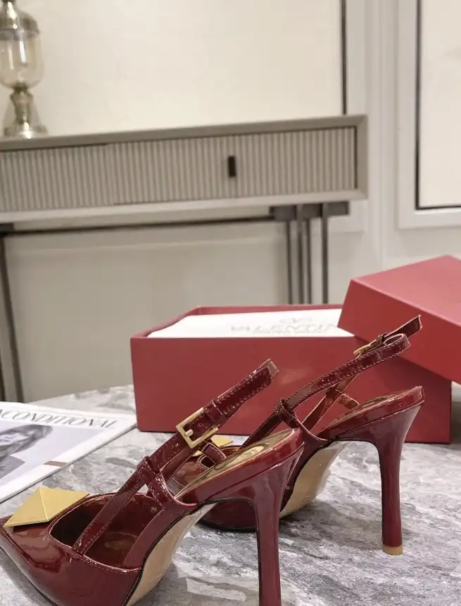 hype Valentino Sandals