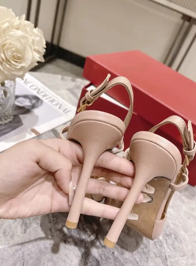 hype Valentino Sandals