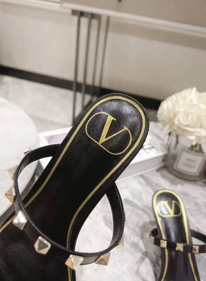 hype Valentino Sandals