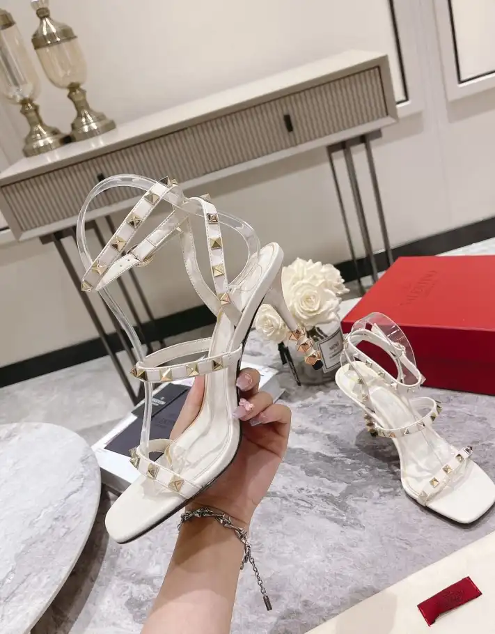 hype Valentino Sandals