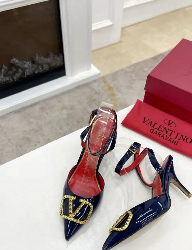 hype Valentino Sandals