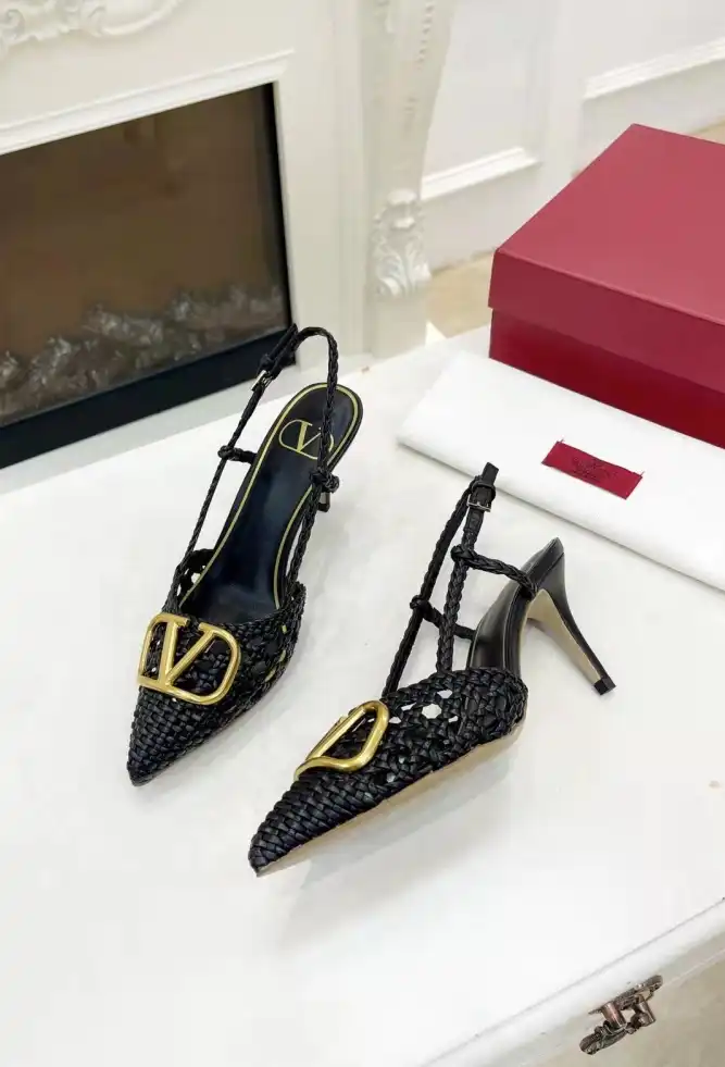 hype Valentino Sandals