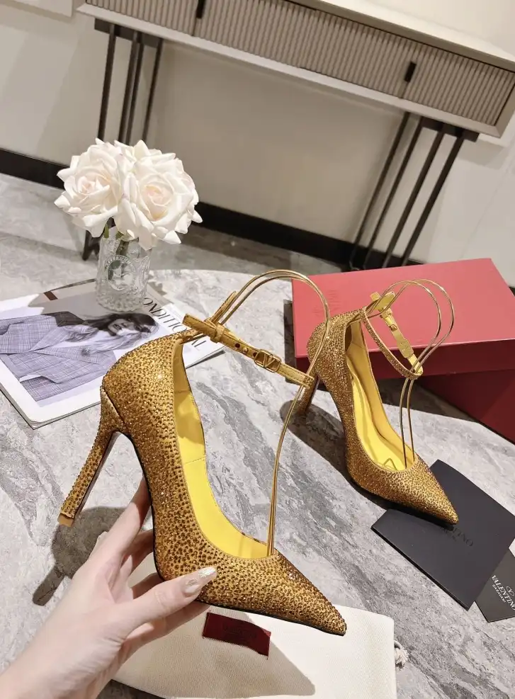 hype Valentino High Heels