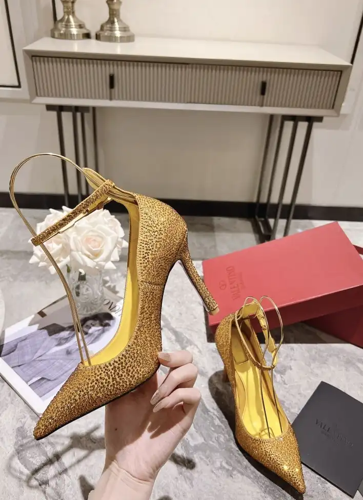 hype Valentino High Heels