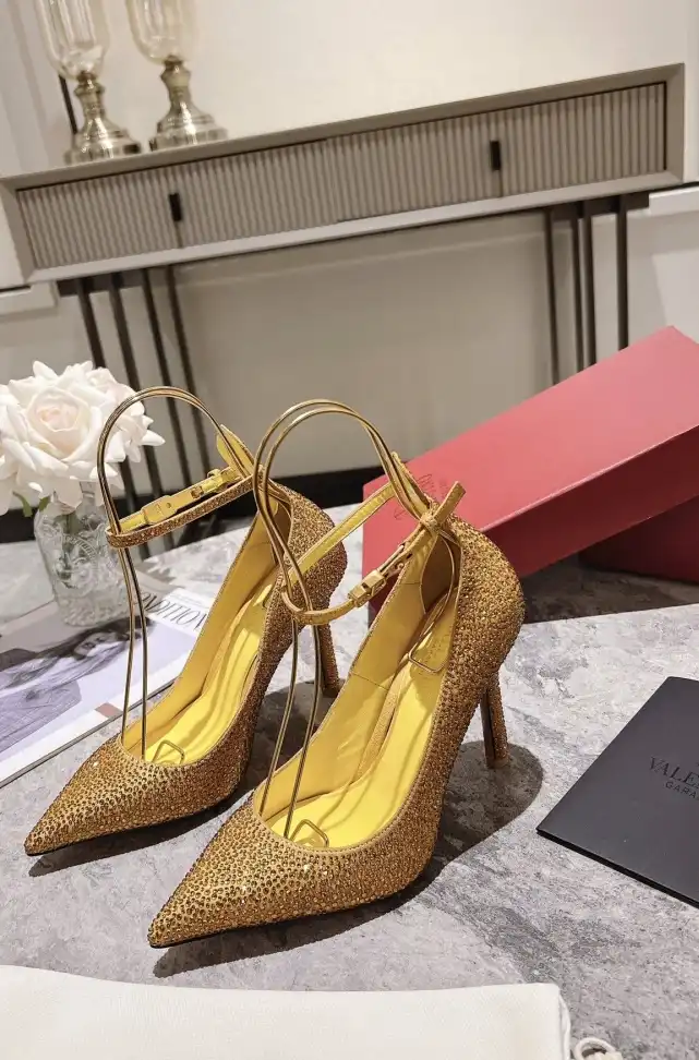 hype Valentino High Heels