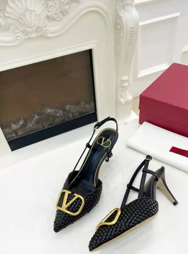 hype Valentino Sandals