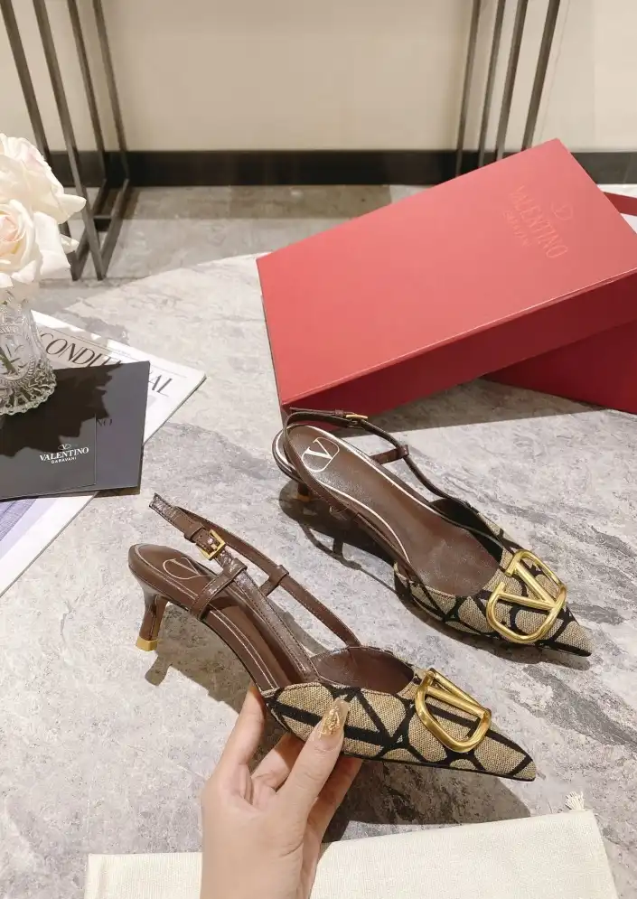 hype Valentino Sandals