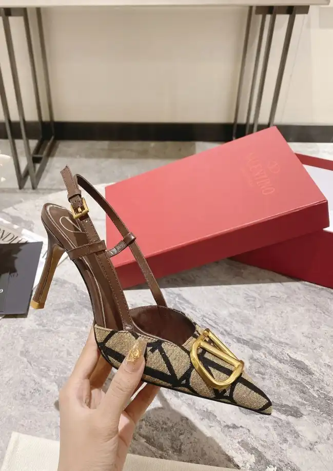 hype Valentino Sandals