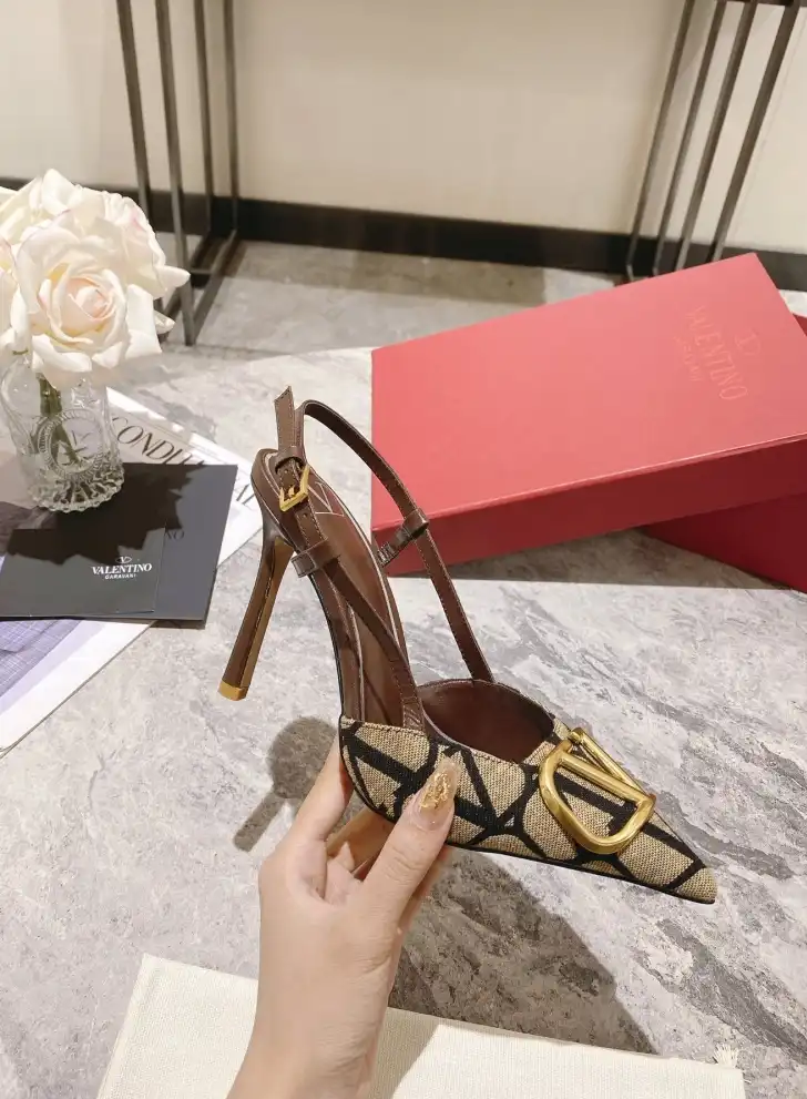 hype Valentino Sandals