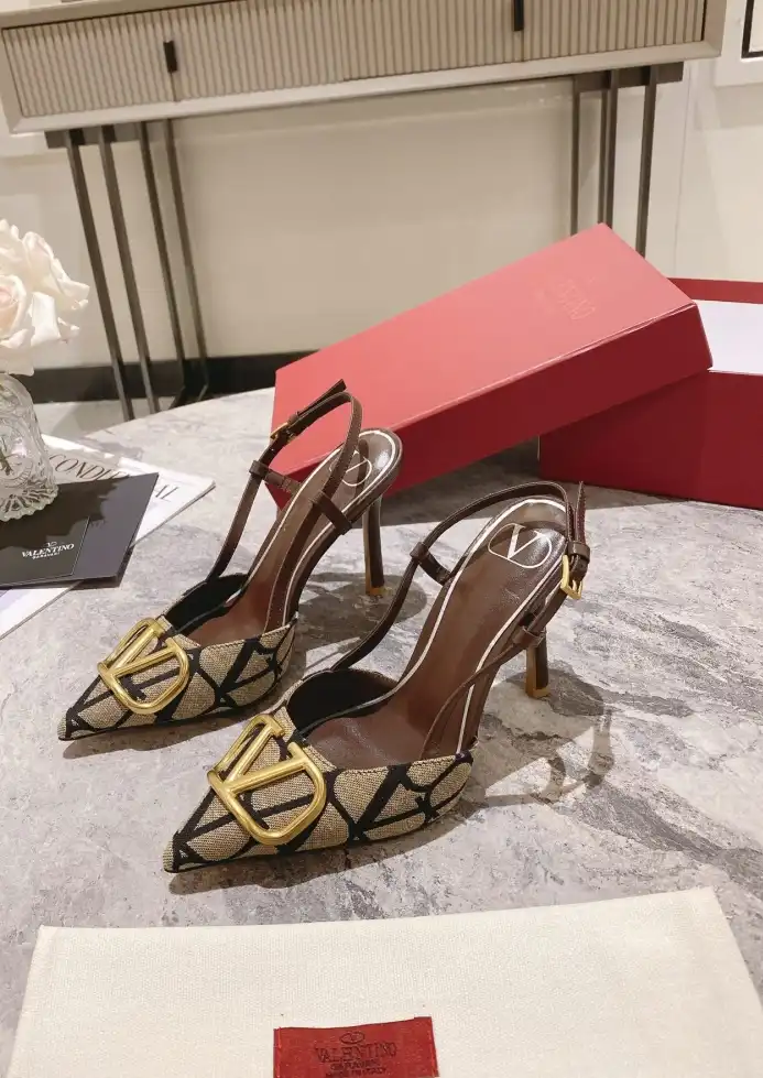 hype Valentino Sandals