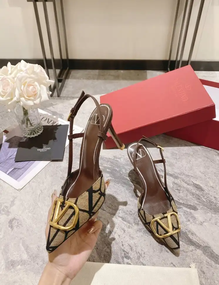 hype Valentino Sandals