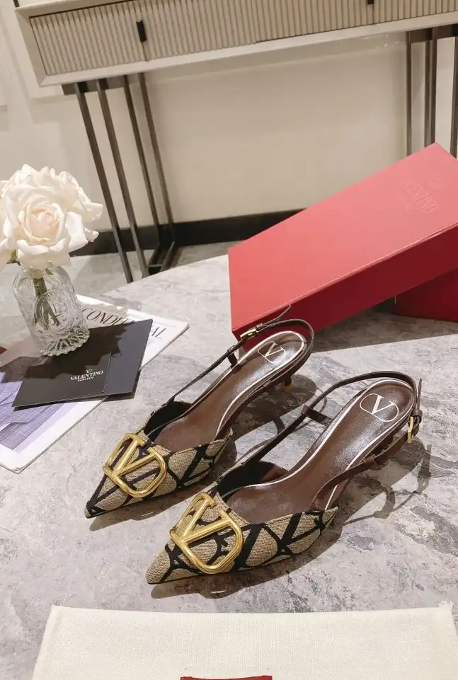 hype Valentino Sandals