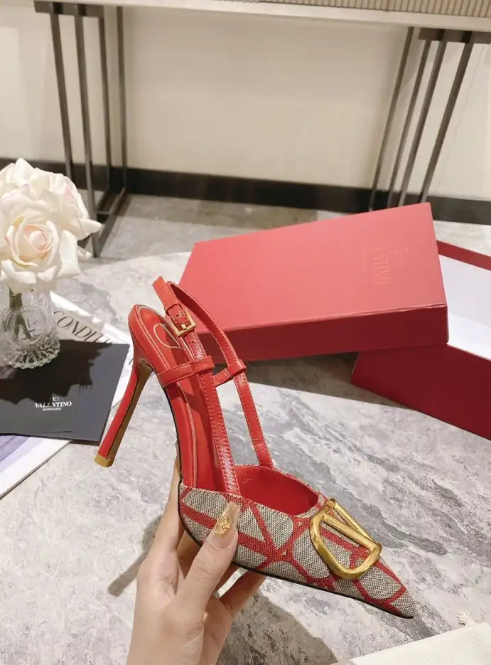 hype Valentino Sandals