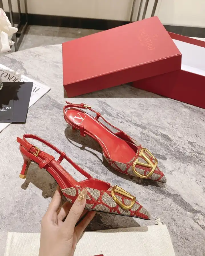 hype Valentino Sandals