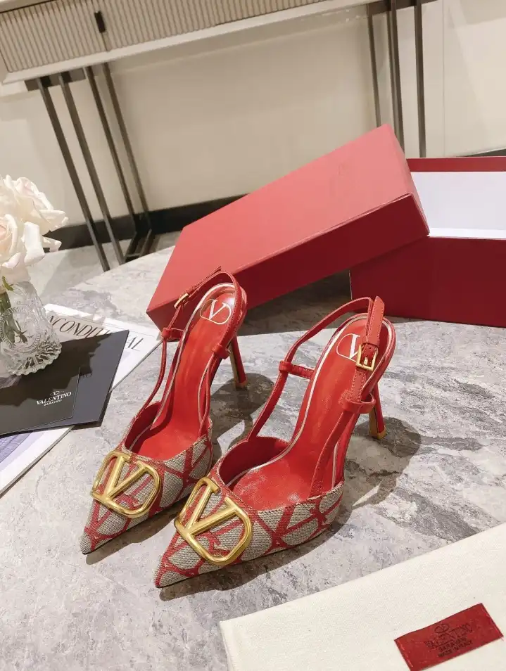 hype Valentino Sandals