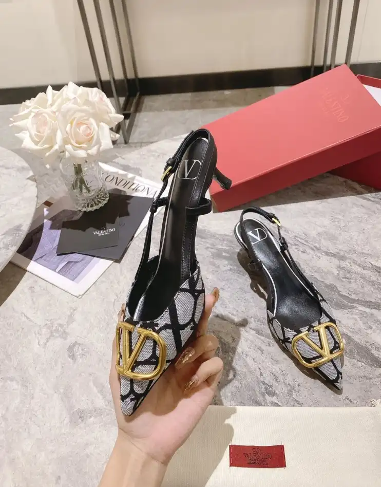 hype Valentino Sandals