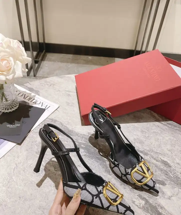 hype Valentino Sandals