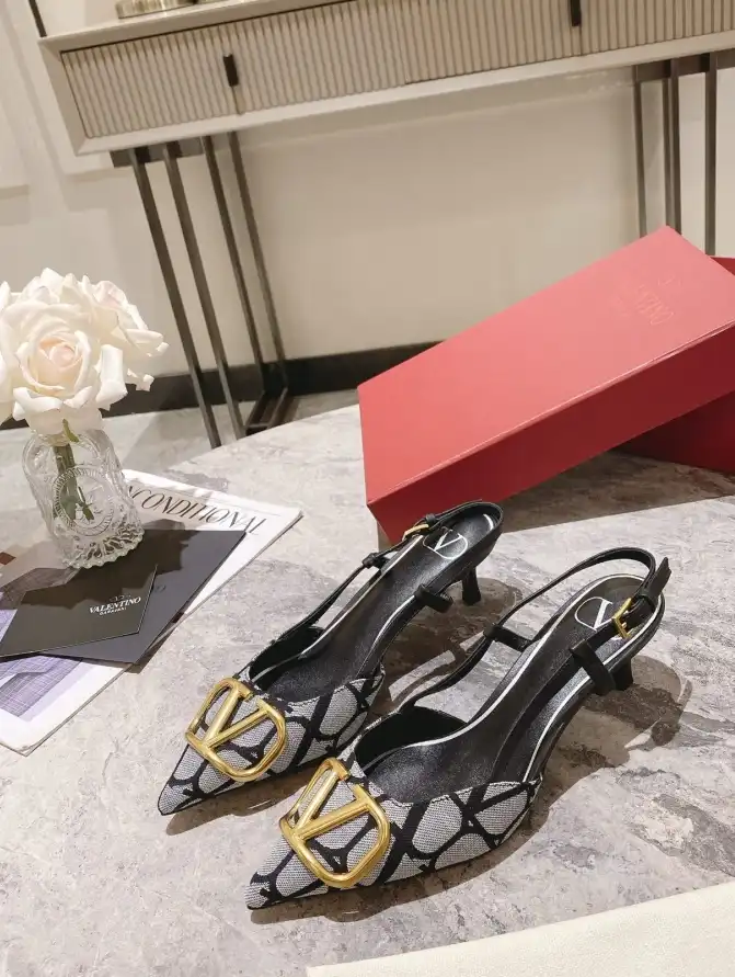 hype Valentino Sandals