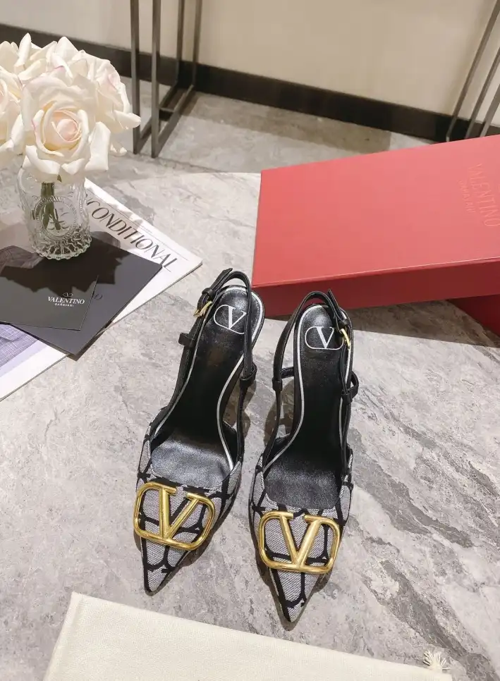 hype Valentino Sandals