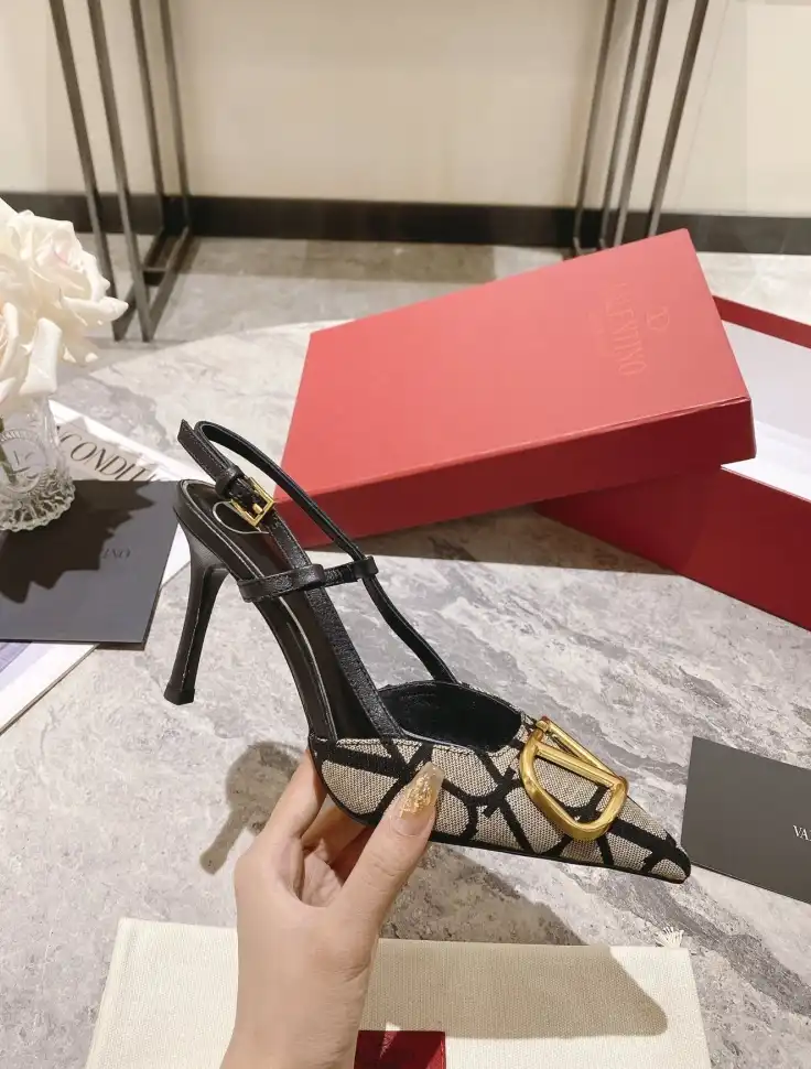 hype Valentino Sandals