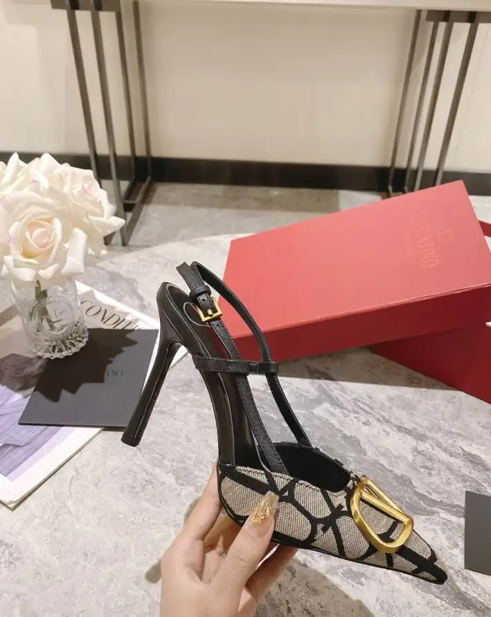 hype Valentino Sandals