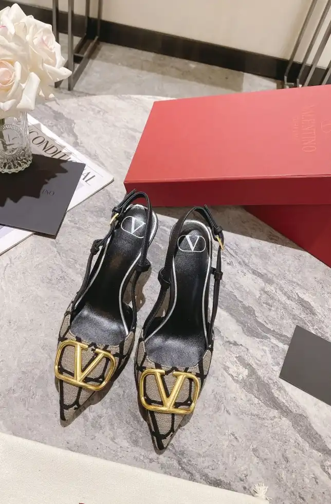 hype Valentino Sandals