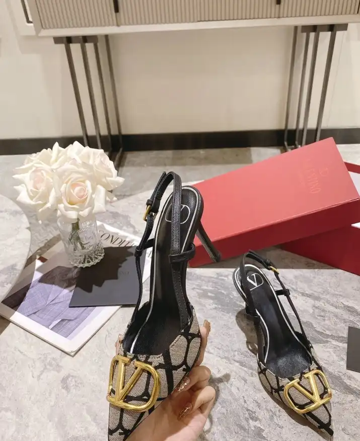 hype Valentino Sandals