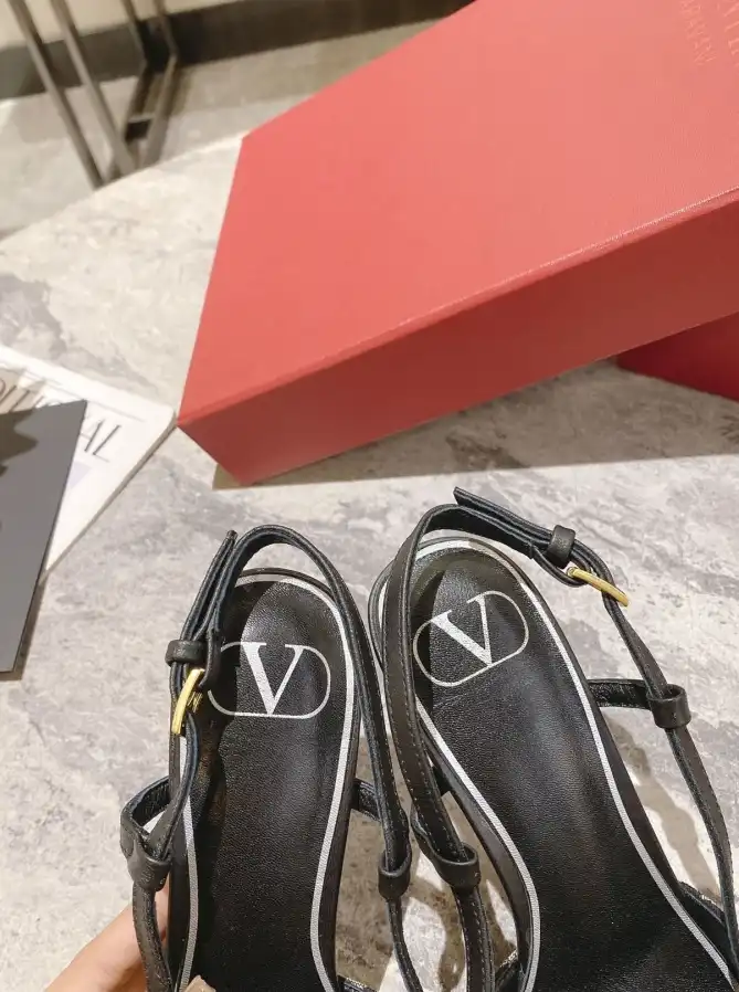 hype Valentino Sandals