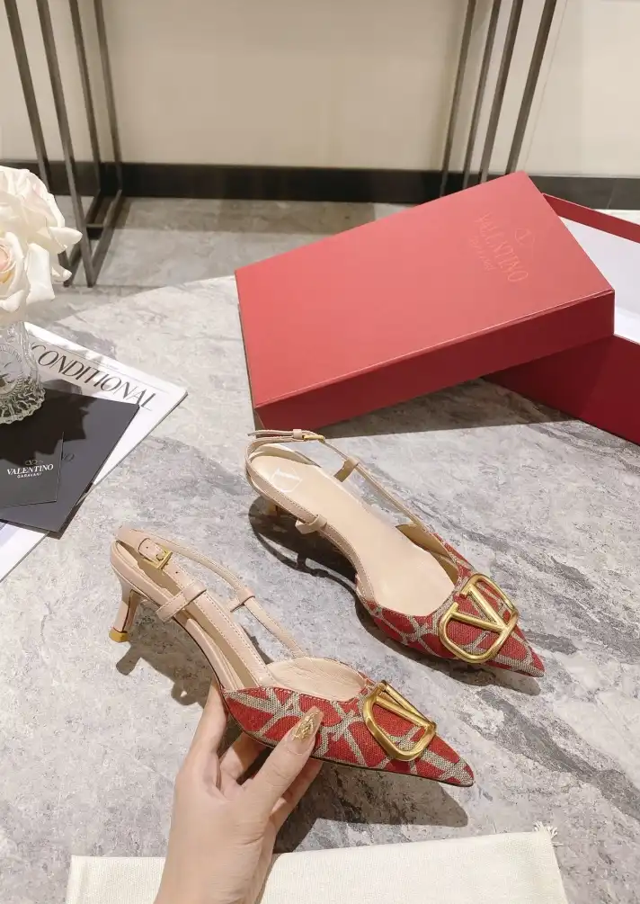 hype Valentino Sandals