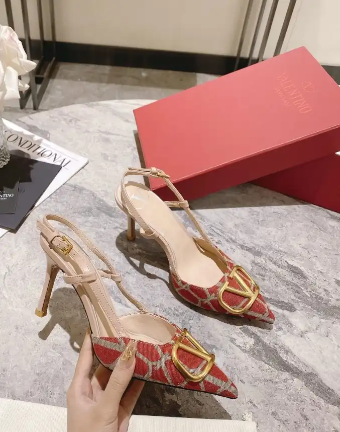 hype Valentino Sandals