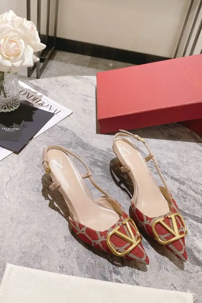 hype Valentino Sandals