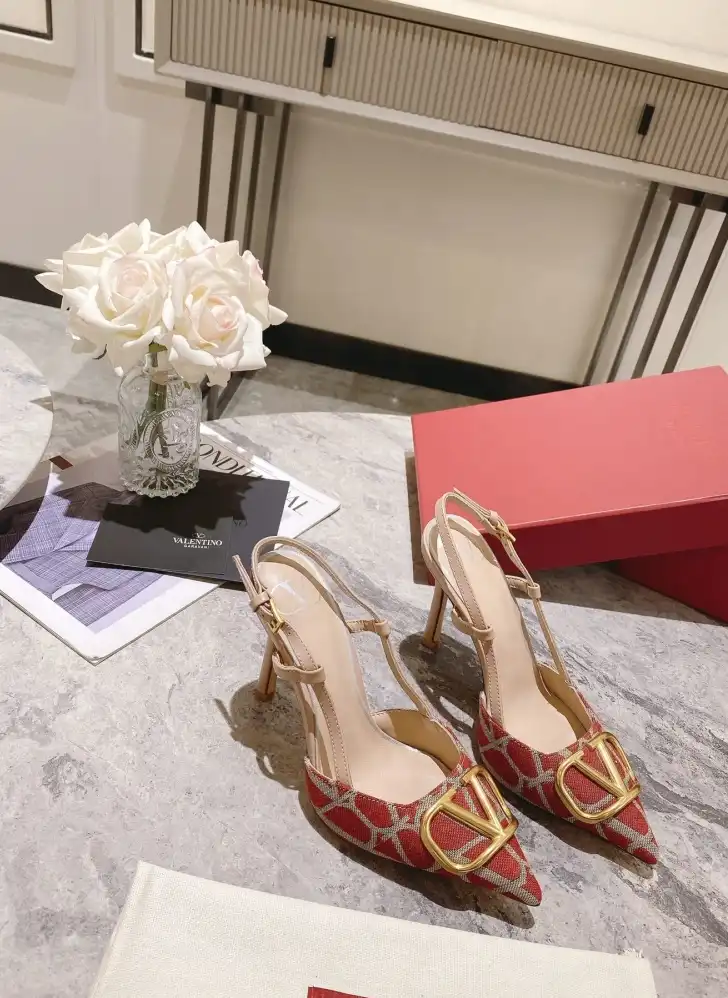 hype Valentino Sandals