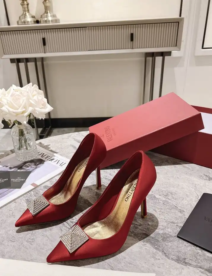 hype Valentino High Heels