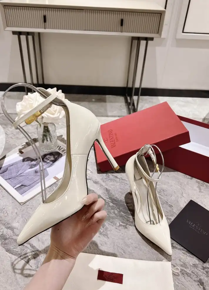 hype Valentino High Heels