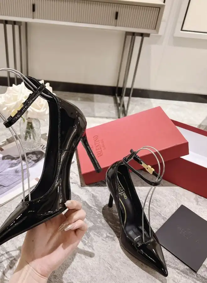 hype Valentino High Heels