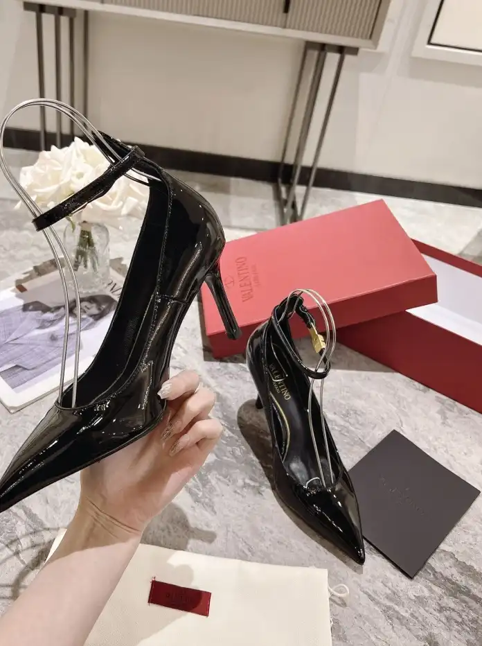 hype Valentino High Heels