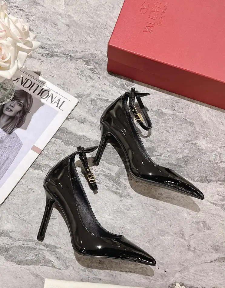 hype Valentino High Heels