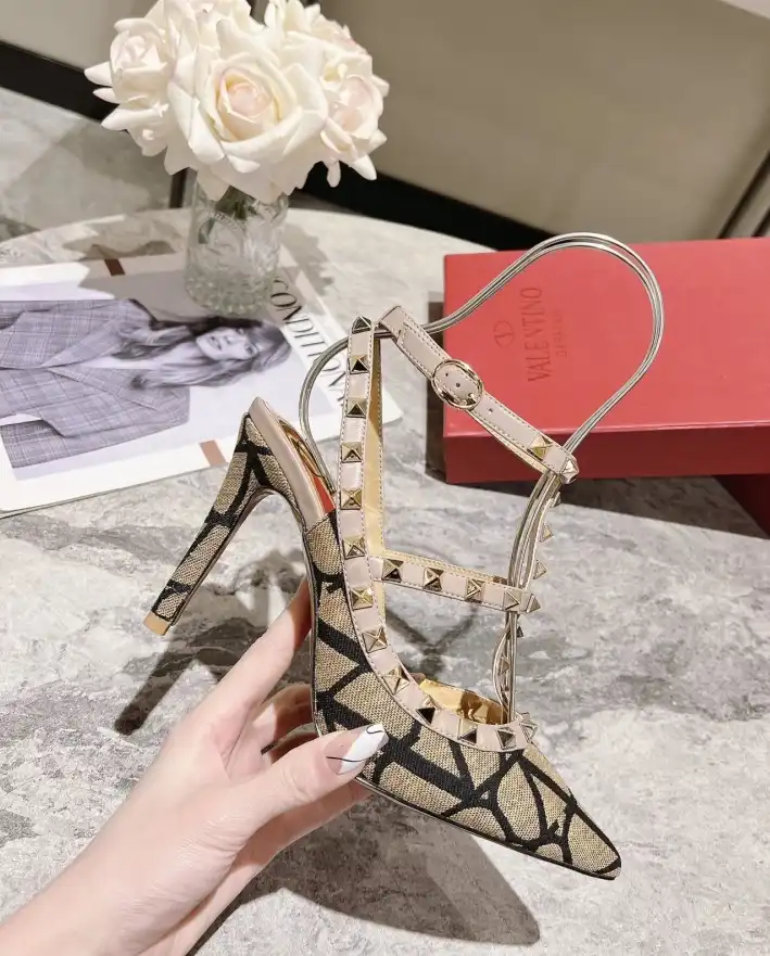 hype Valentino High Heels