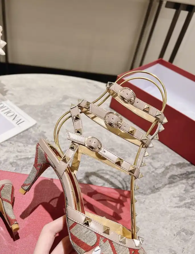 hype Valentino High Heels