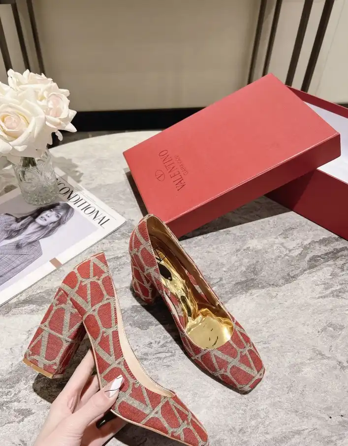 hype Valentino High Heels