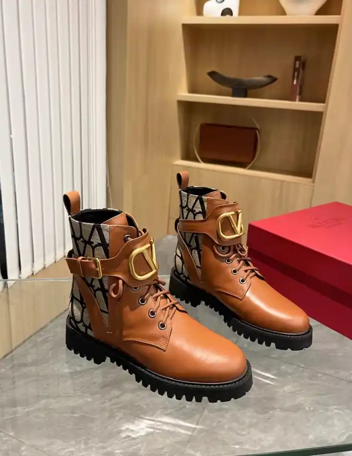 hype Valentino Boots