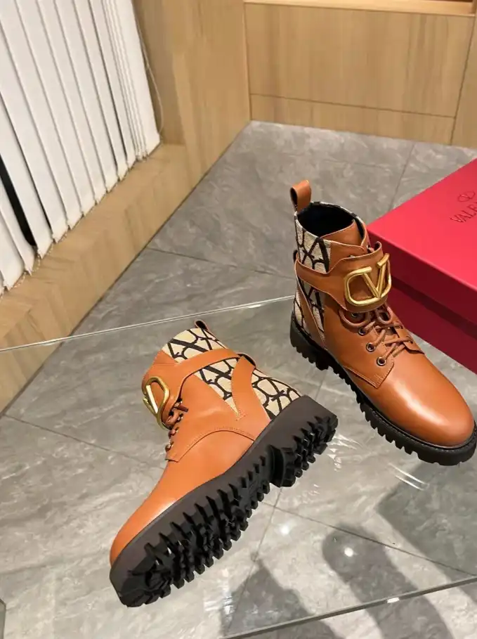 hype Valentino Boots