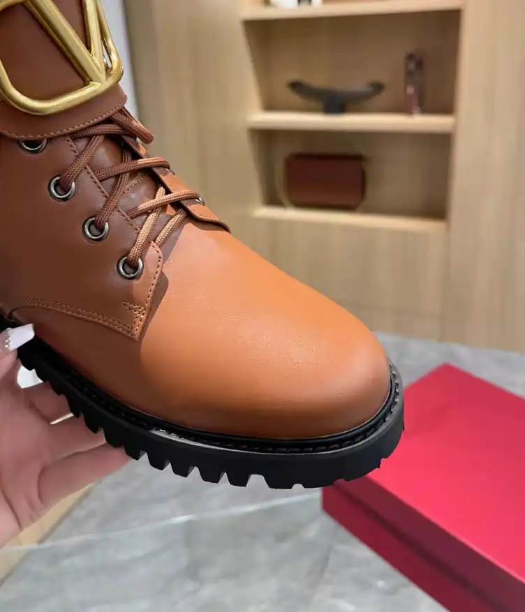 hype Valentino Boots