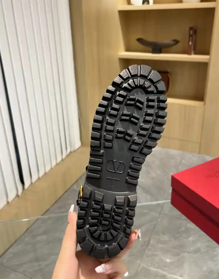 hype Valentino Boots