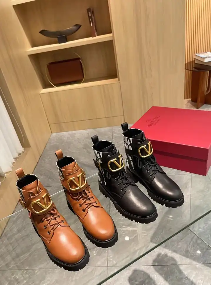 hype Valentino Boots