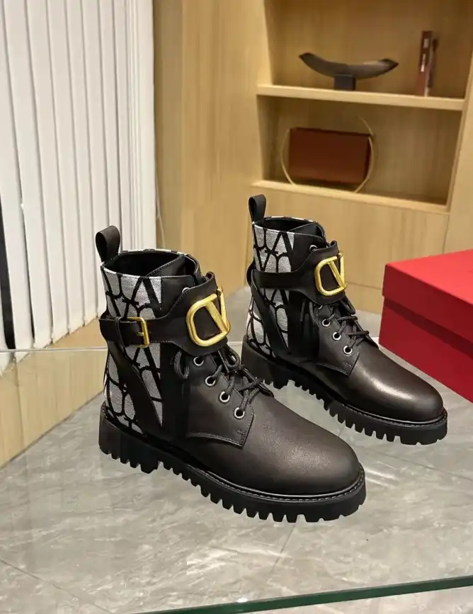 hype Valentino Boots