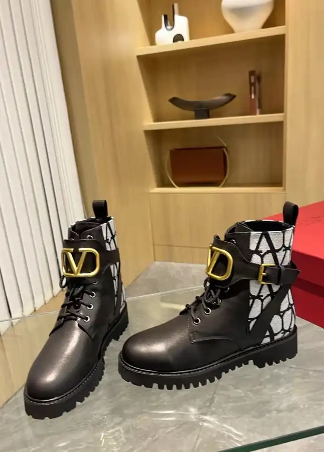 hype Valentino Boots