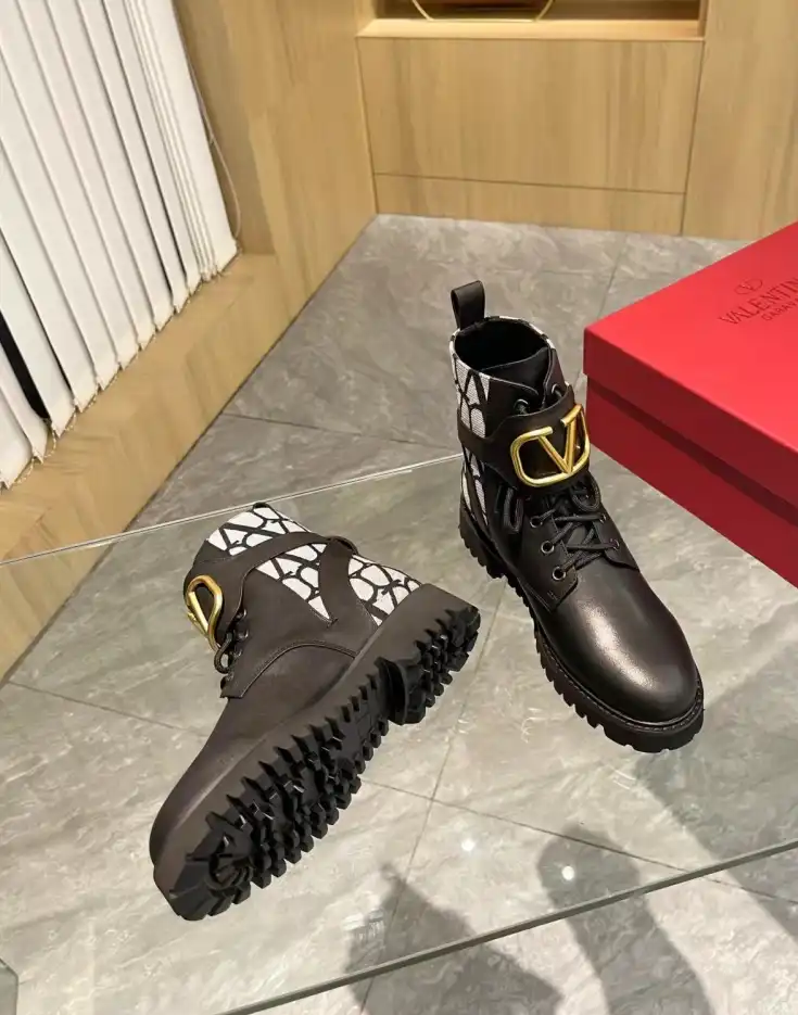 hype Valentino Boots