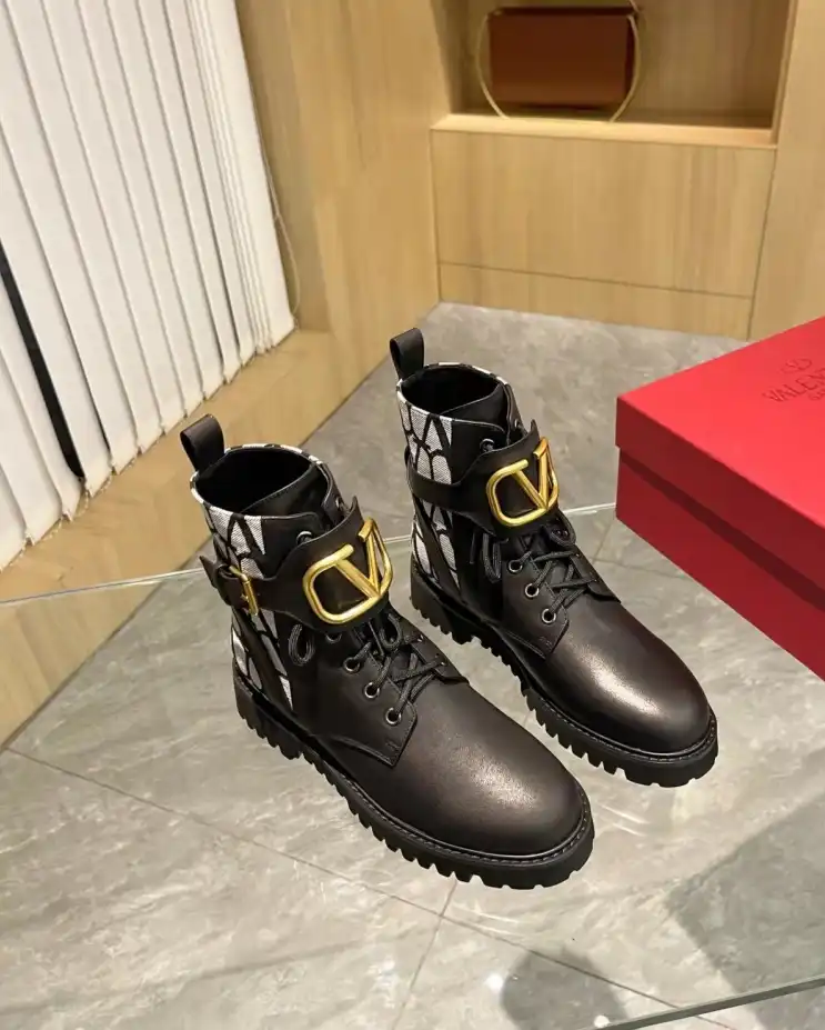 hype Valentino Boots