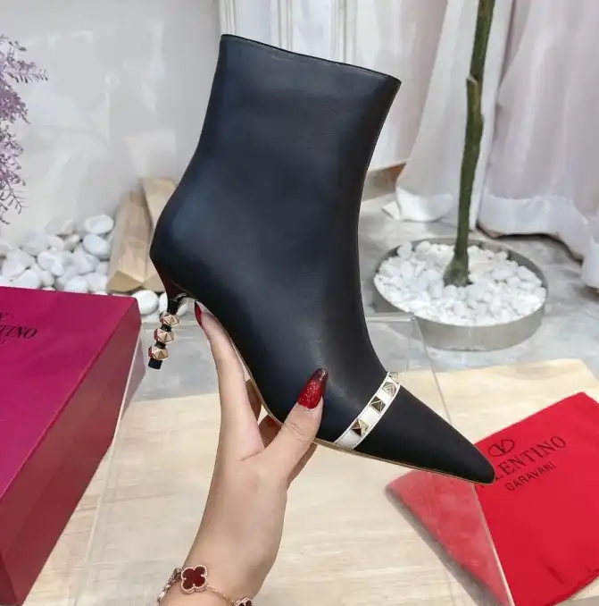 hype Valentino Boots